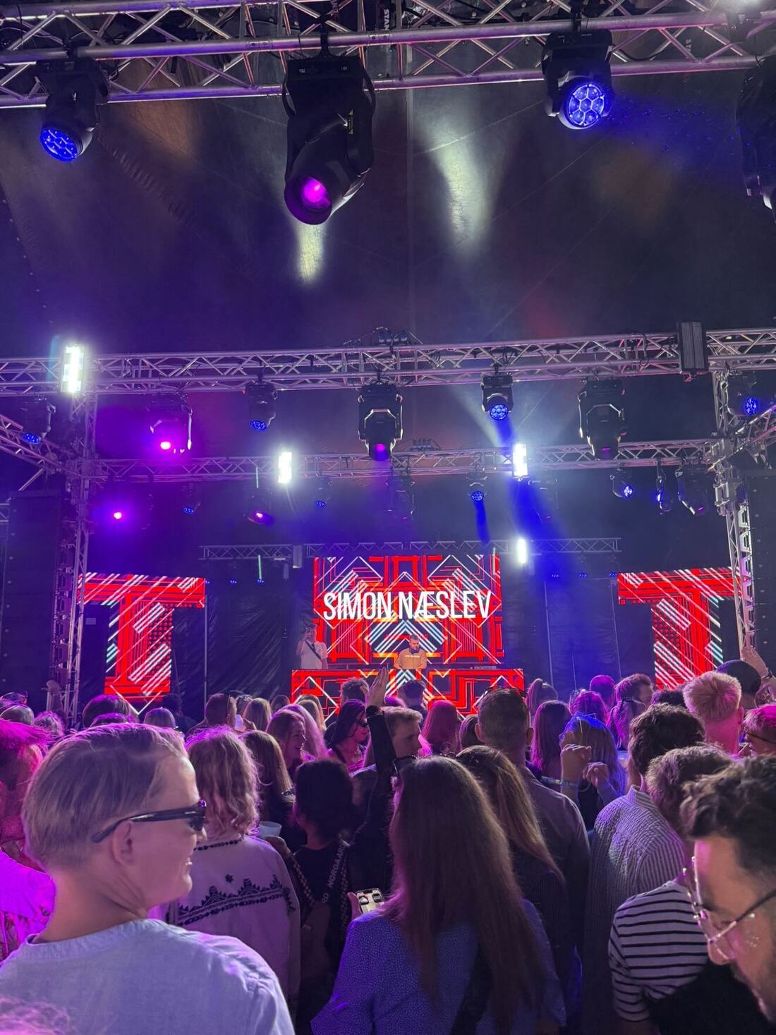 DJ Wazuwenya på festivalscene
